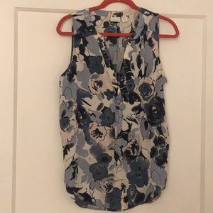 NWT Sleeveless floral blouse
